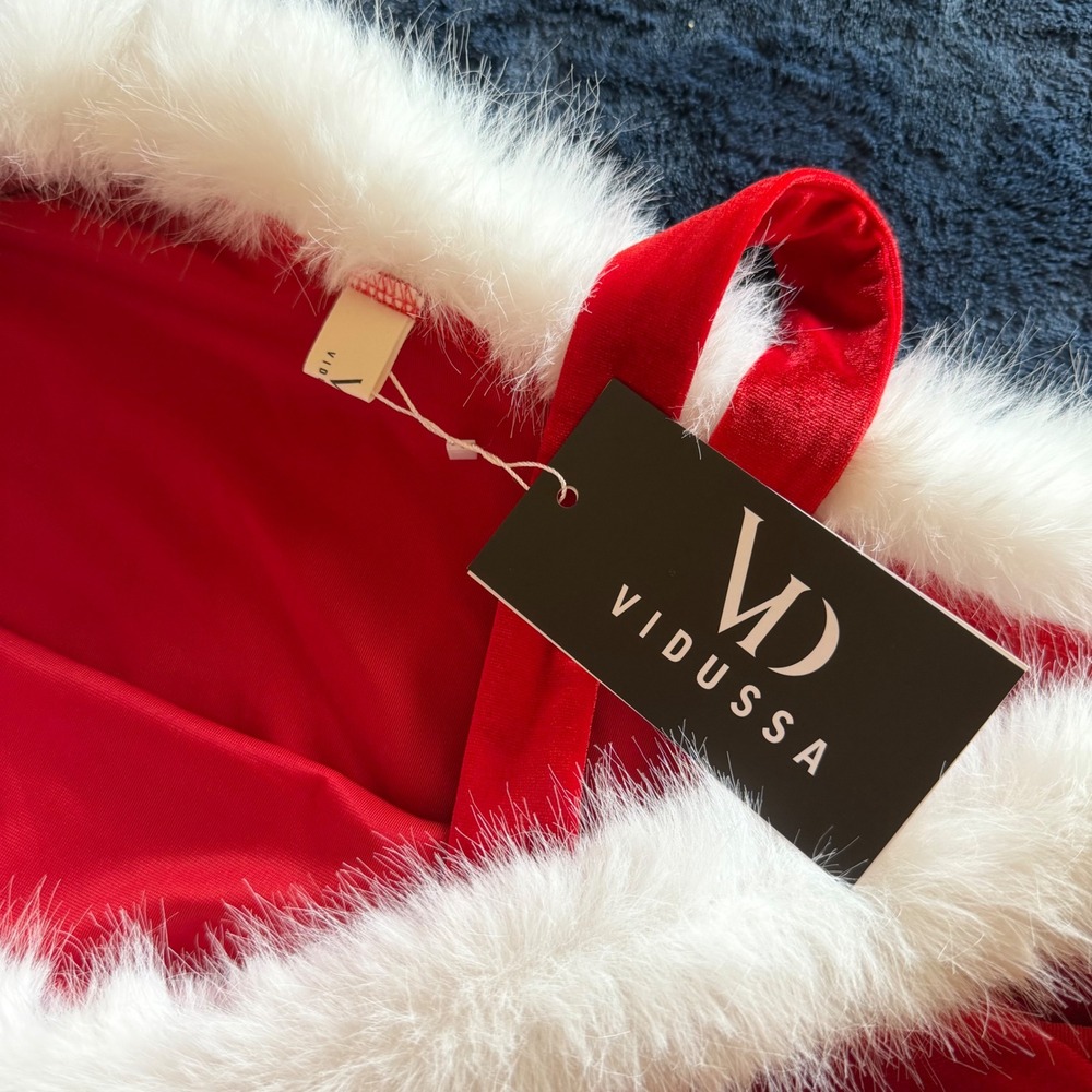 Vidussa Red Velvet Off Shoulder Christmas Santa Top White Faux Fur Size M E0614 - Picture 2 of 3